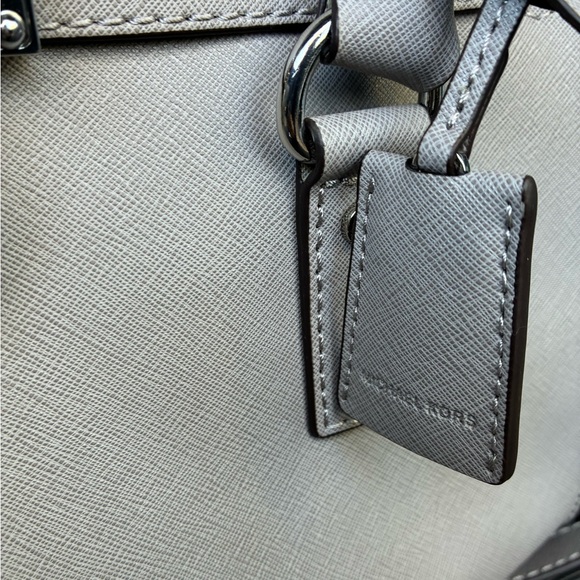 Michael Kors Bag,Michael Kors Light Gray Shoulder Bag. - Picture 5 of 16